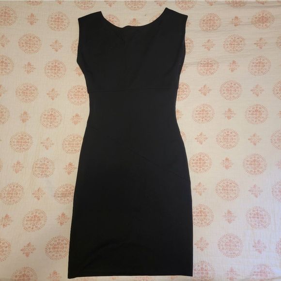 Diane Von Furstenberg 'Bevin' Ruched Sleeveless Little Black Dress - Picture 3 of 13
